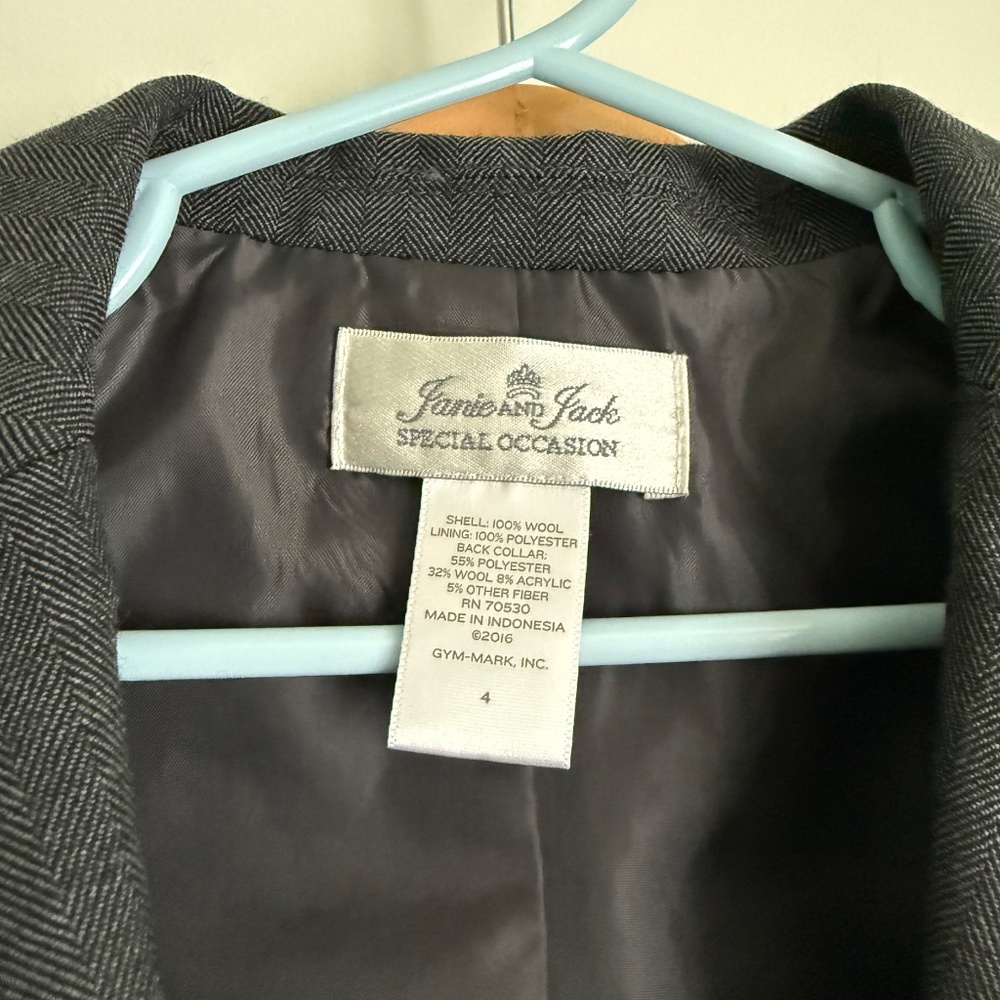Janie and Jack Boys Charcoal Gray Blazer with Matching Cap - Picture 4 of 12